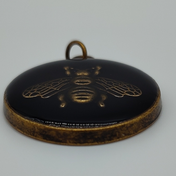 GUCCI Black Enamel Bee Medallion Pendant Gold-Tone Made in Italy Michele Era - Picture 4 of 6